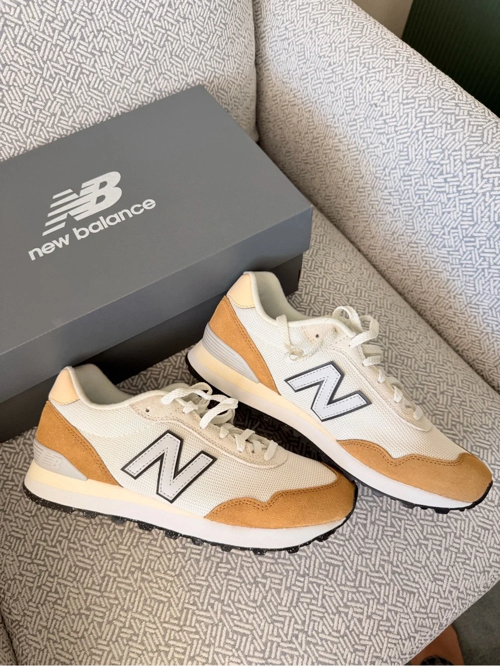 New Balance Men's Cream & Tan Retro Runner